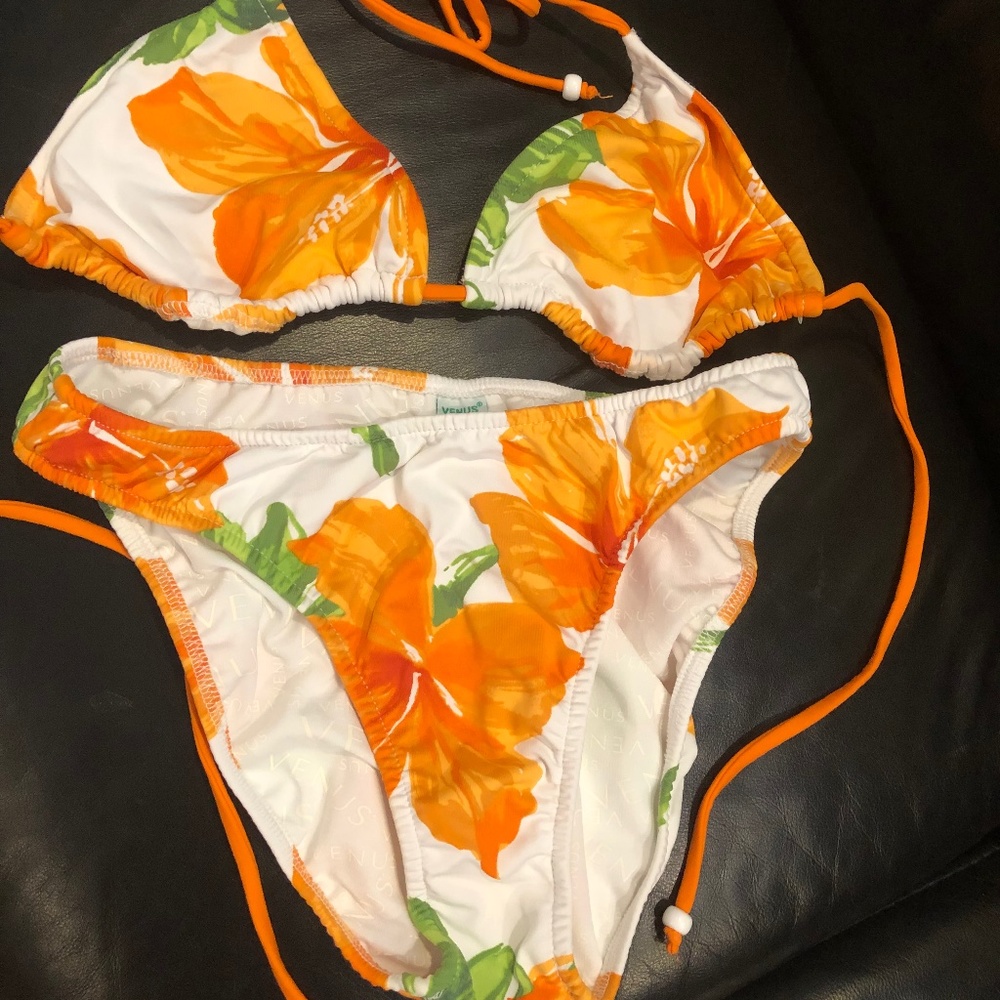 Venus Swimsuit Top C Bottom Size 8